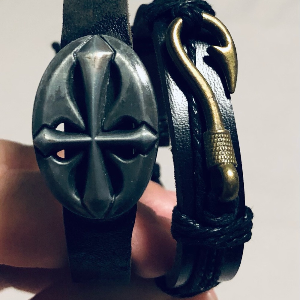 Leather bracelets (2)